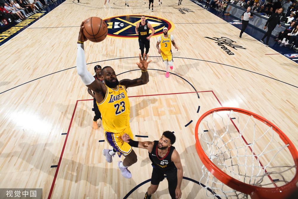 相比之下 相比之下