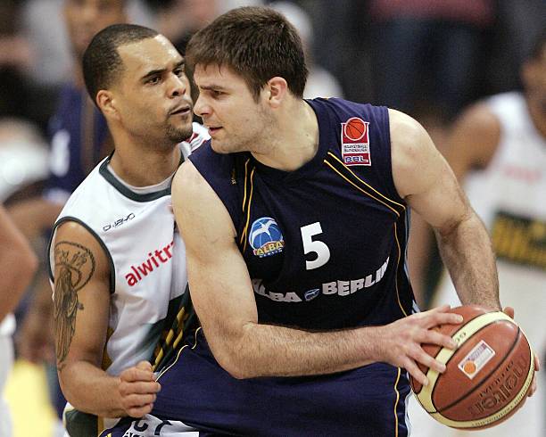 处于新老交 处于新老交