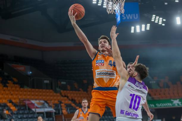 赛中是否贯 赛中是否贯